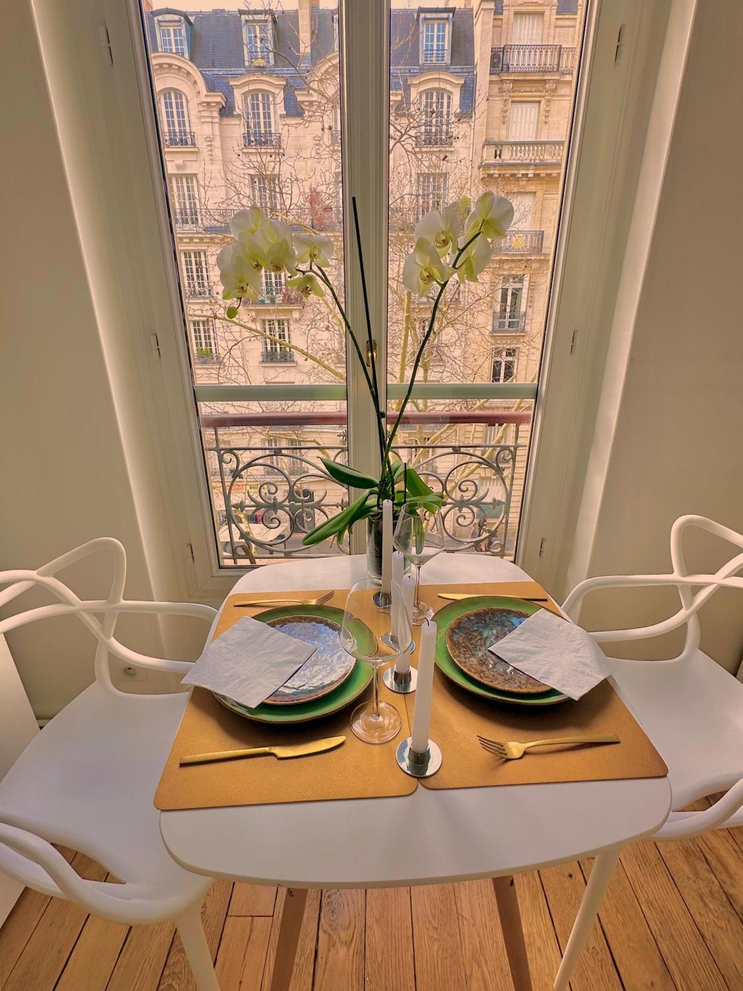 Luxury With A View Of The Eiffel Tower Parijs
